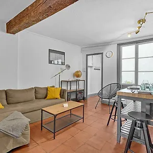 https://le-regans-charmant-appartement-en-tomette.midi-pyreneeshotels.com